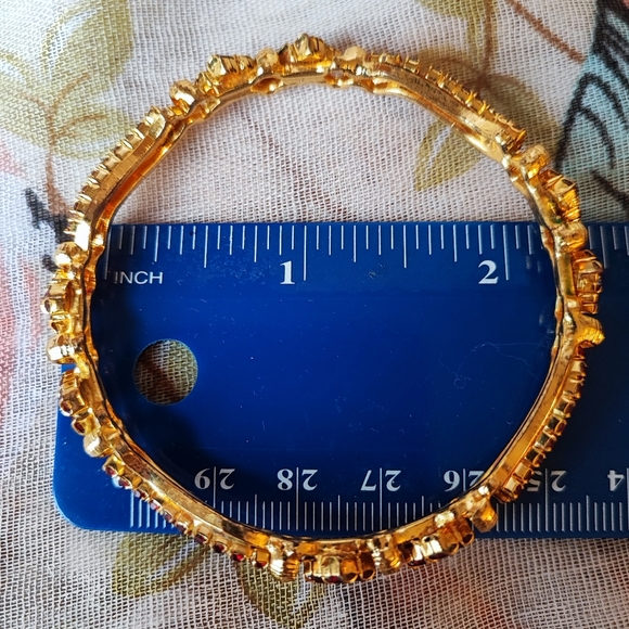 Ruby Garnet Red Rhinestone Prong Set Vintage Gold Tone Bangle Bracelet EUC - Picture 4 of 9